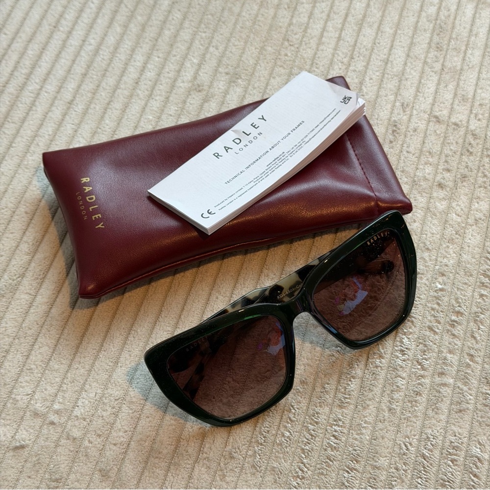 Radley London Square Cat Eye Cut Away Detail Sunglasses - Green/Cream Tort